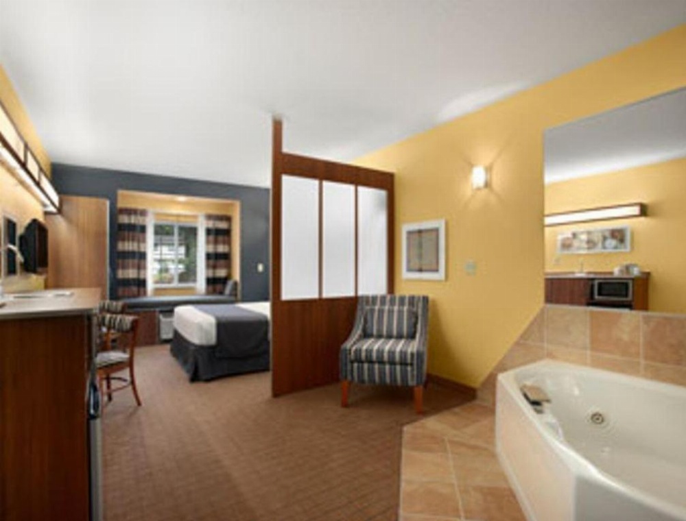 Microtel Inn & Suites By Wyndham Chili/Rochester Airport